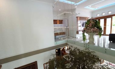 Rumah mewah furnish ada kolam renang pinggir jalan akses tol n bandara