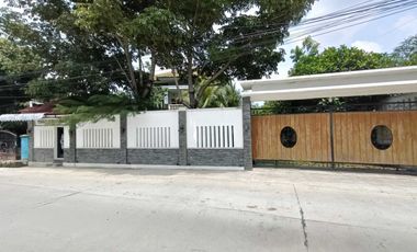 Rumah mewah furnish ada kolam renang pinggir jalan akses tol n bandara