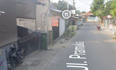 Rumah d pinggir jalan strategis