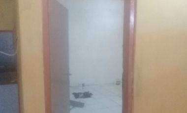 Rumah d pinggir jalan strategis