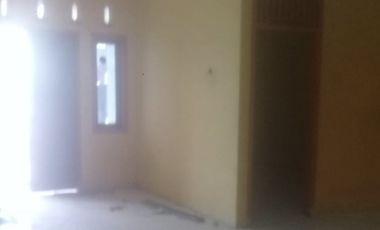 Rumah d pinggir jalan strategis