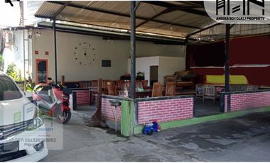 Rumah dekat alun alun dengan pemandangan sawah di banyudono boyolali