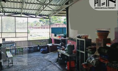 Rumah dekat alun alun dengan pemandangan sawah di banyudono boyolali