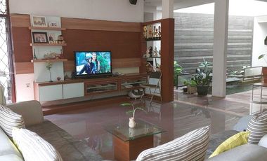Rumah mewah terawat di Mekar wangi 3  lantai