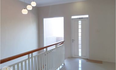 Disewakan Rumah Posisi Hook Kota Baru Parahyangan