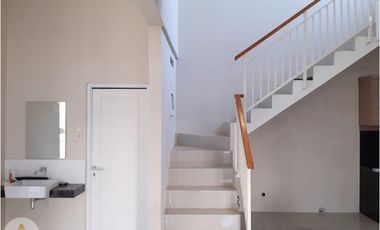 Disewakan Rumah Posisi Hook Kota Baru Parahyangan