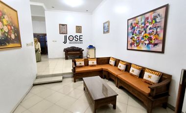 Rumah Luas Bagus 2 lt di Sumber dekat Jalan Raya Manahan Solo Kota