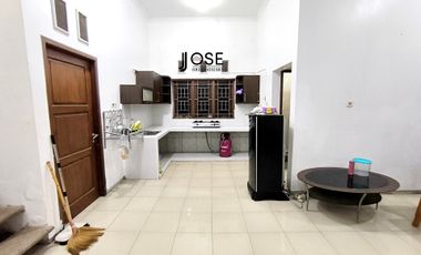 Rumah Luas Bagus 2 lt di Sumber dekat Jalan Raya Manahan Solo Kota