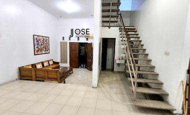 Rumah Luas Bagus 2 lt di Sumber dekat Jalan Raya Manahan Solo Kota