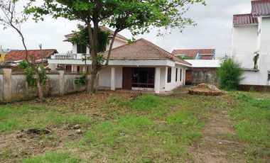 RUMAH HALAMAN LUAS DEKAT PUSRI PALEMBANG – Cocok Untuk Pensiunan!