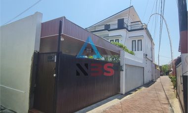 FOR SALE VILLA GANGUNAN LUAS DI KEROBOKAN BADUNG DEKAT SEMINYAK