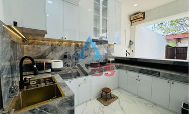 FOR SALE VILLA GANGUNAN LUAS DI KEROBOKAN BADUNG DEKAT SEMINYAK