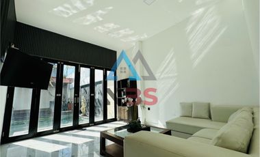 FOR SALE VILLA GANGUNAN LUAS DI KEROBOKAN BADUNG DEKAT SEMINYAK