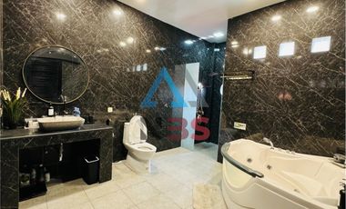 FOR SALE VILLA GANGUNAN LUAS DI KEROBOKAN BADUNG DEKAT SEMINYAK