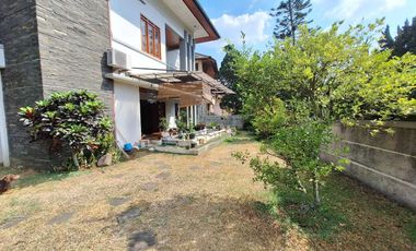 Dijual Rumah mewah Hoek di Setraduta