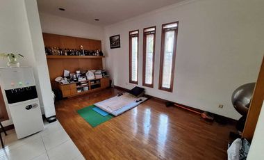 Dijual Rumah mewah Hoek di Setraduta