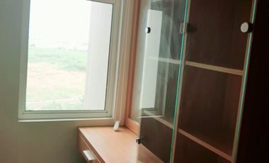 Jual Rugi, Apart springlake SMRC, 2BR, lantai rendah, furnish, Bekasi