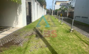 For Sale Tanah premium lokasi jalan Bumbak umalas kerobokan,  Badung