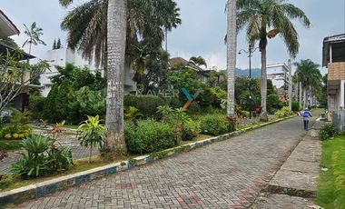 Dijual dan Disewakan Rumah Villa Full Furnish + Pool di Perum Villa Kusuma Estate, Jl. Abdul Gani Atas, Batu Malang