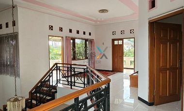 Dijual dan Disewakan Rumah Villa Full Furnish + Pool di Perum Villa Kusuma Estate, Jl. Abdul Gani Atas, Batu Malang