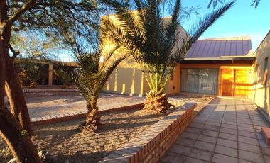 Vendo Gran Casa Corporativa en Lomas Huasi