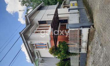 Rumah Minimalis 2 Lantai Lokasi Asri - AR