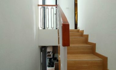 10 Juta punya Rumah Industrialis ada Private Pool dan Solar Panel