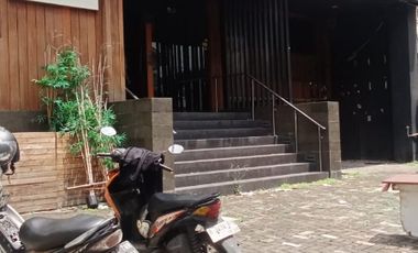 Disewakan Rumah Ex Resto di Senopati Jakarta Selatan