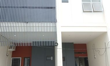 Rumah murah 2 lantai lokasi dekat stasiuj Lrt ciracas