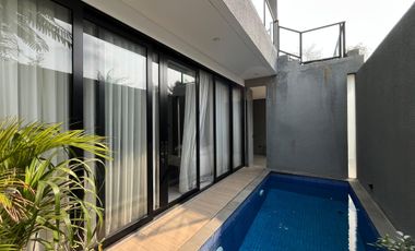 Rumah 3 Lantai full furnished+mini swimming pool dikota jakarta Timur