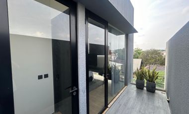 Rumah 3 Lantai full furnished+mini swimming pool dikota jakarta Timur