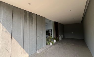 Rumah 3 Lantai full furnished+mini swimming pool dikota jakarta Timur