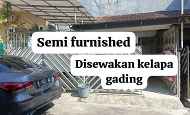 Disewakan rumah semi furnished di kelapa gading