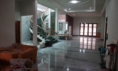 Disewakan rumah usaha nol jln raya Merr 2lt