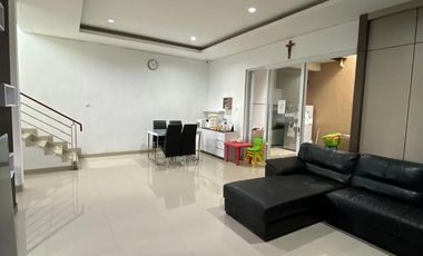 Dijual Rumah bagus terawat SHM di Sayap Setraduta