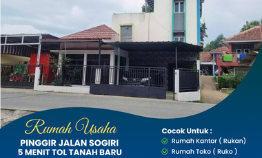 Rumah 2.5 Lantai di Pinggir Jalan Soghiri 5 Menit ke TOL Tanah Baru