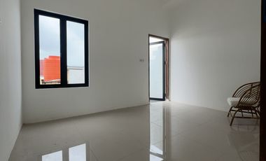 DI JUAL RUMAH JALAN YOMPO DAENG NABA DEKAT KFC HERTASNING