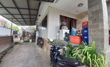 Rumah Mewah Posisi Hook di Gatot Subroto Barat