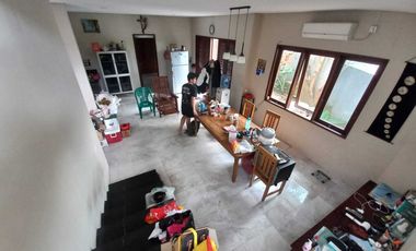 Rumah Mewah Posisi Hook di Gatot Subroto Barat