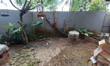 Rumah Mewah Posisi Hook di Gatot Subroto Barat