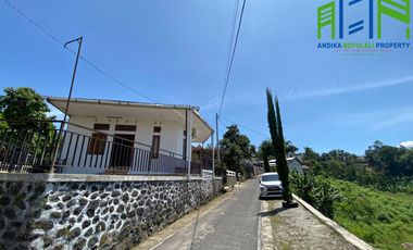 Rumah dengan view pemandangan dekat obyek wisata di karangpandan