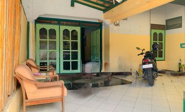 Rumah dan kos-kosan di Kekalik dekat Unram
