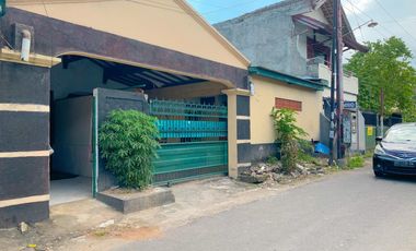 Rumah dan kos-kosan di Kekalik dekat Unram