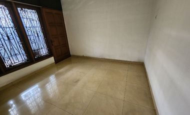 Rumah Bagus 2 Lantai  Timuran Tengah Kota Solo Dekat RS PKU (ED)