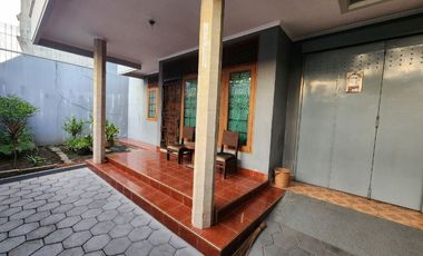 Rumah Bagus 2 Lantai  Timuran Tengah Kota Solo Dekat RS PKU (ED)