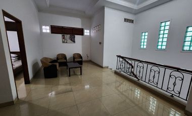 Rumah Bagus 2 Lantai  Timuran Tengah Kota Solo Dekat RS PKU (ED)