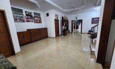 Rumah Bagus 2 Lantai  Timuran Tengah Kota Solo Dekat RS PKU (ED)