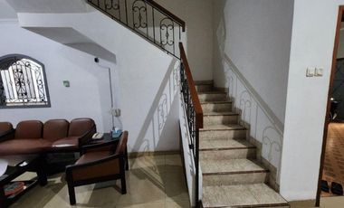 Rumah Bagus 2 Lantai  Timuran Tengah Kota Solo Dekat RS PKU (ED)