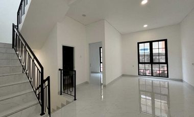 DIJUAL RUMAH MEWAH TAMAN KENTEN PALEMBANG – Rumah Baru Full Granit