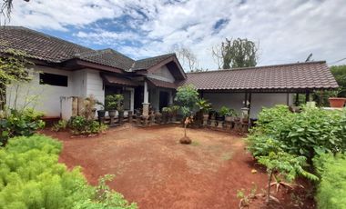 Dijual Rumah Asri Dengan Halaman Luas di Jaka Permai